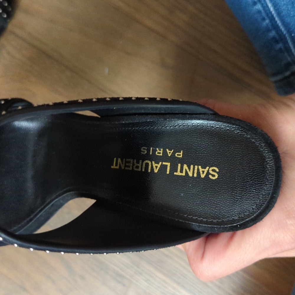 Shoe - Picture 4 of 5